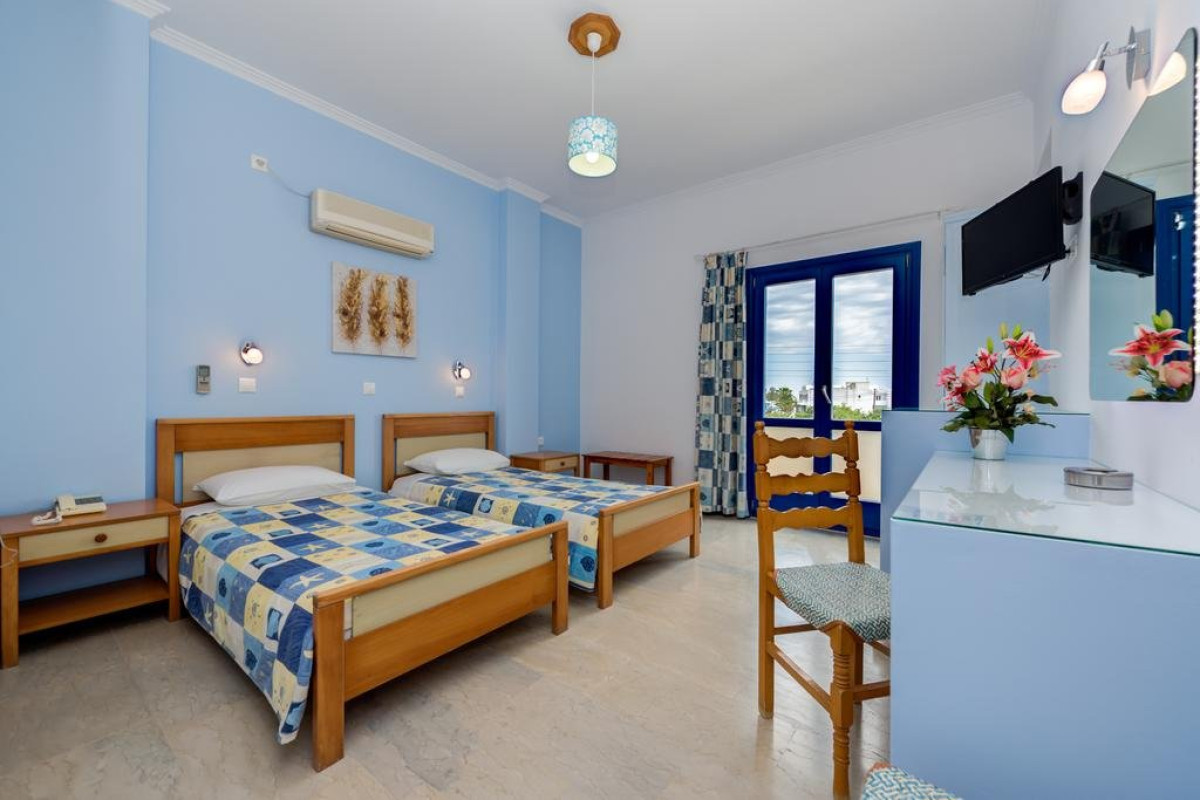 Akis Hotel (Kamari Santorini)