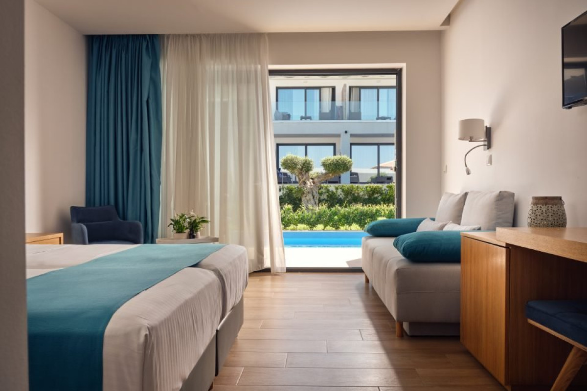 Cavo Orient Beach Hotel
