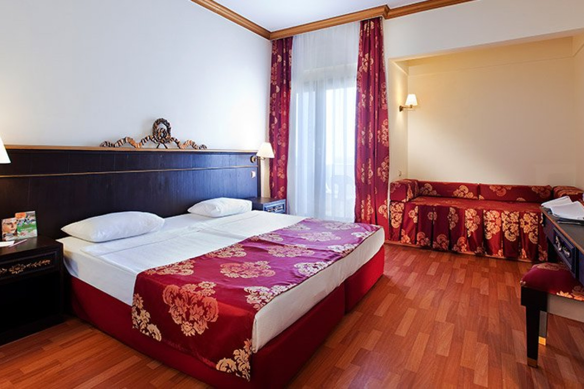 CESARS SIDE (EX. CESARS RESORT HOTEL)