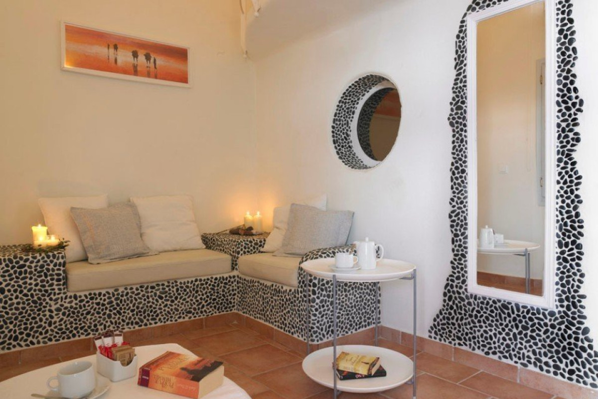 Suites of the Gods Cave Spa Hotel (Megalochori - Santorini)