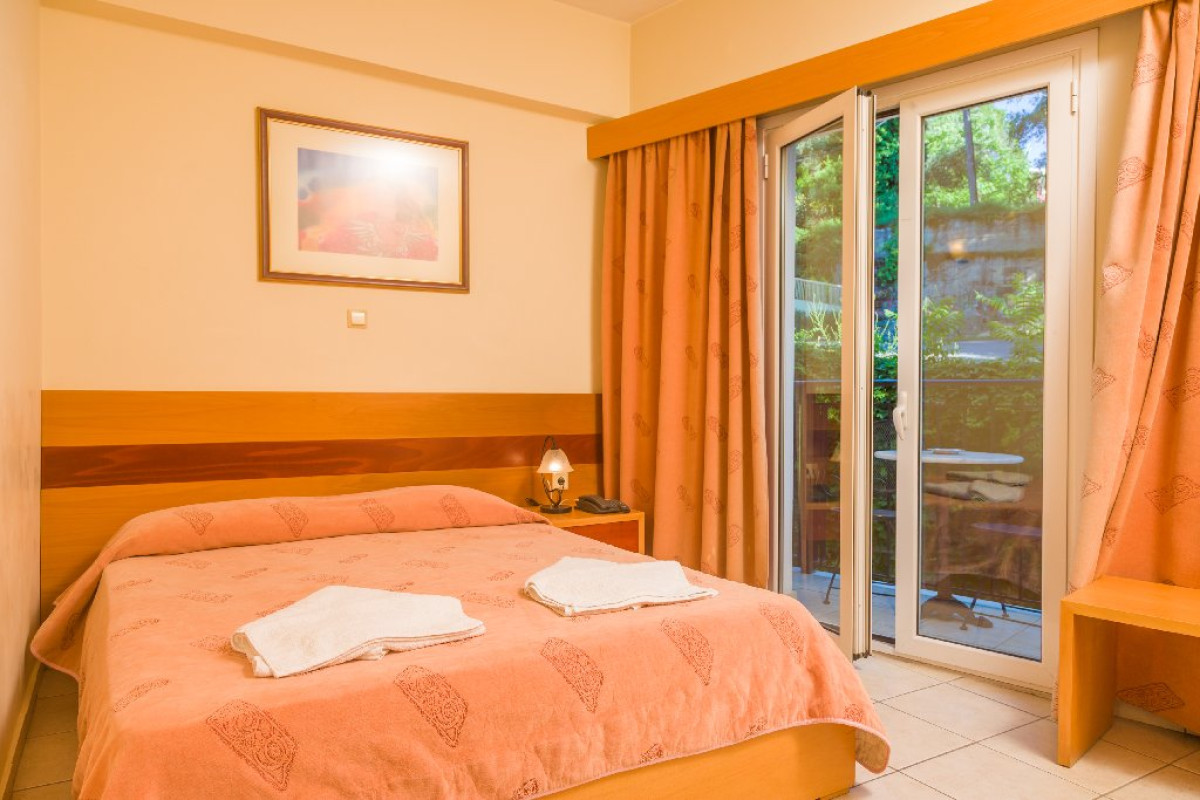 Hellinis Hotel (Kanoni)