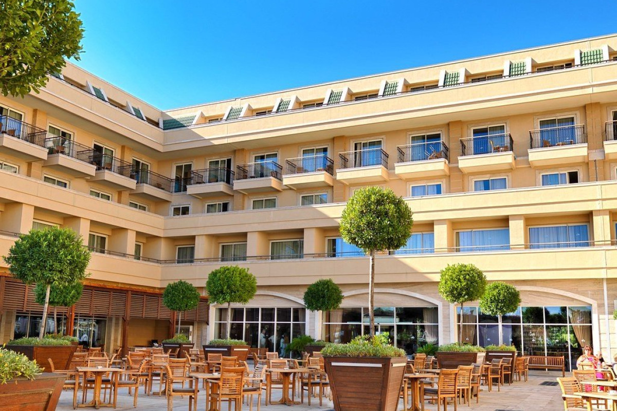CRYSTAL DE LUXE RESORT