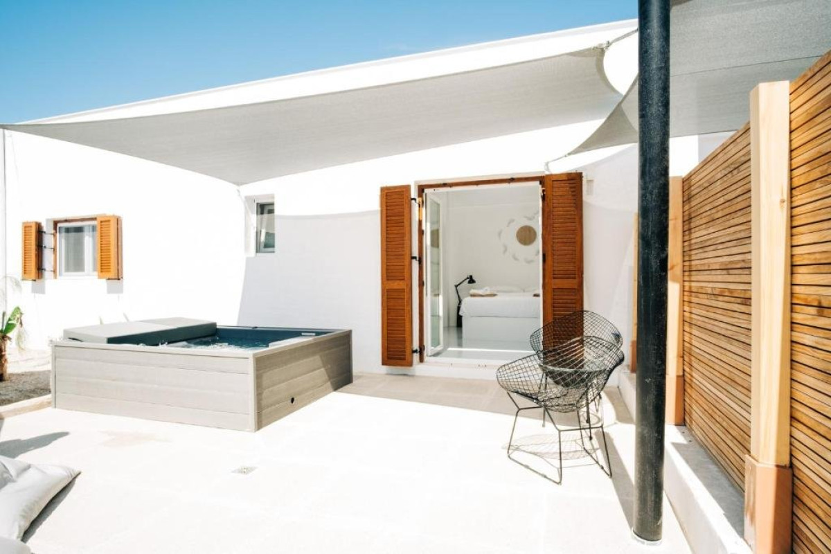 Mesanto Luxury Suites (Megalochori Santorini)