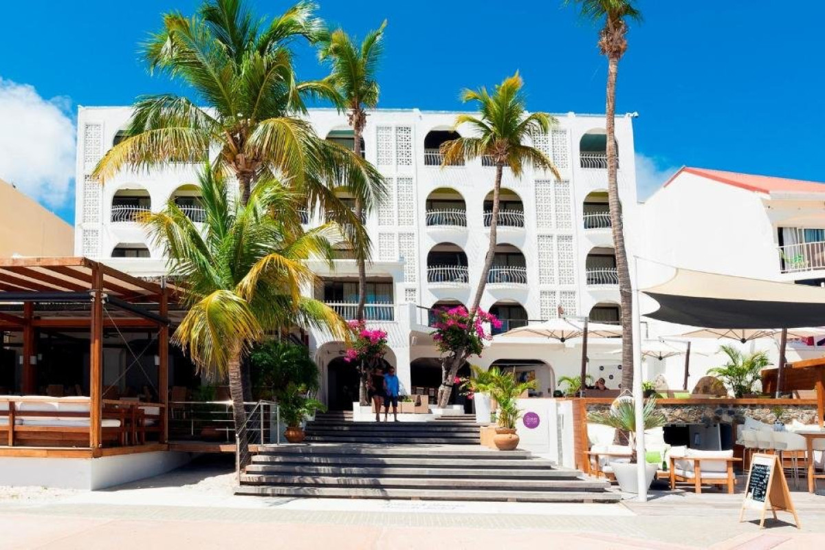 Holland House Beach Hotel