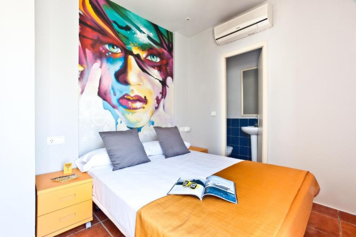 RYANS LA MARINA HOTEL