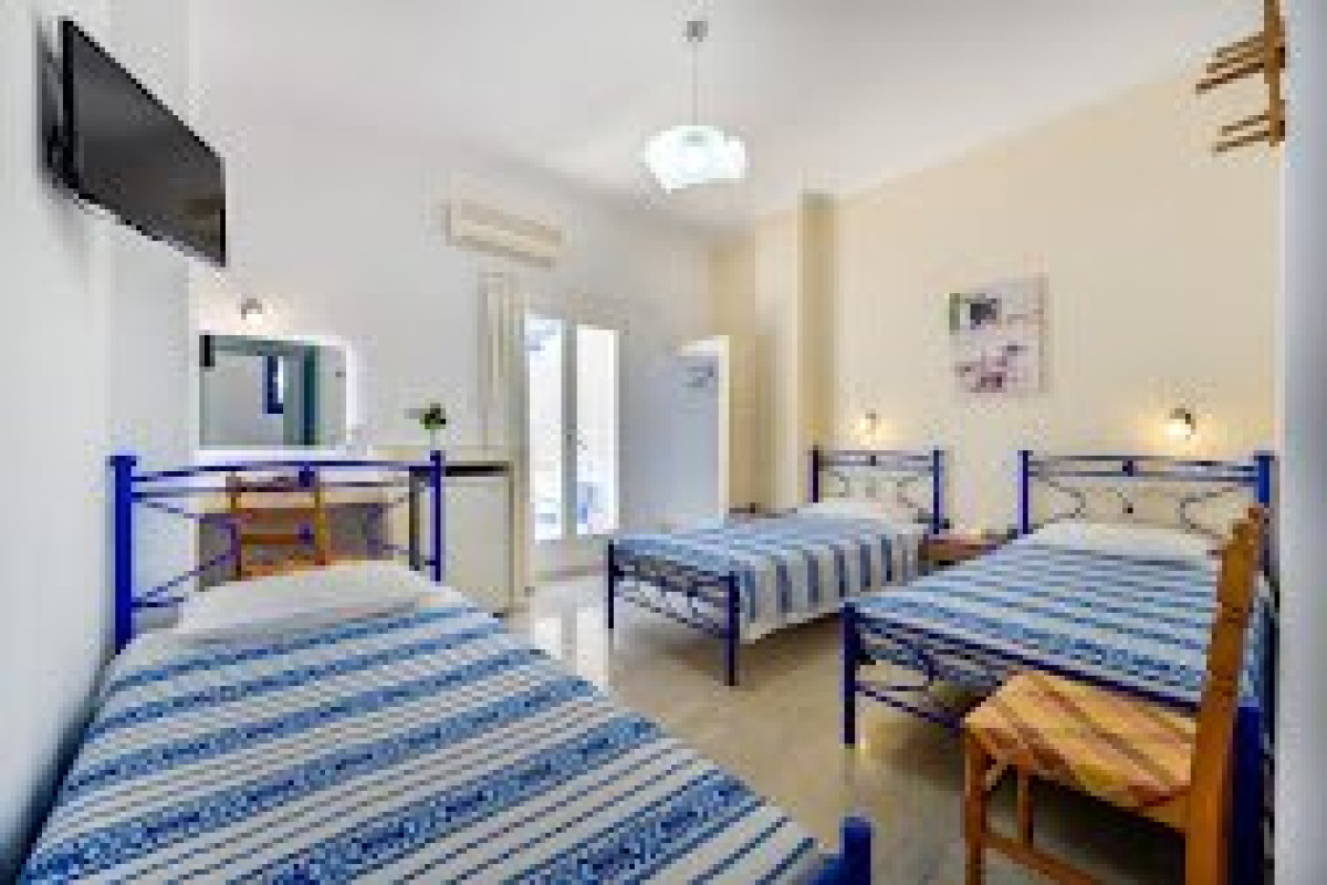 Akis Hotel (Kamari Santorini)