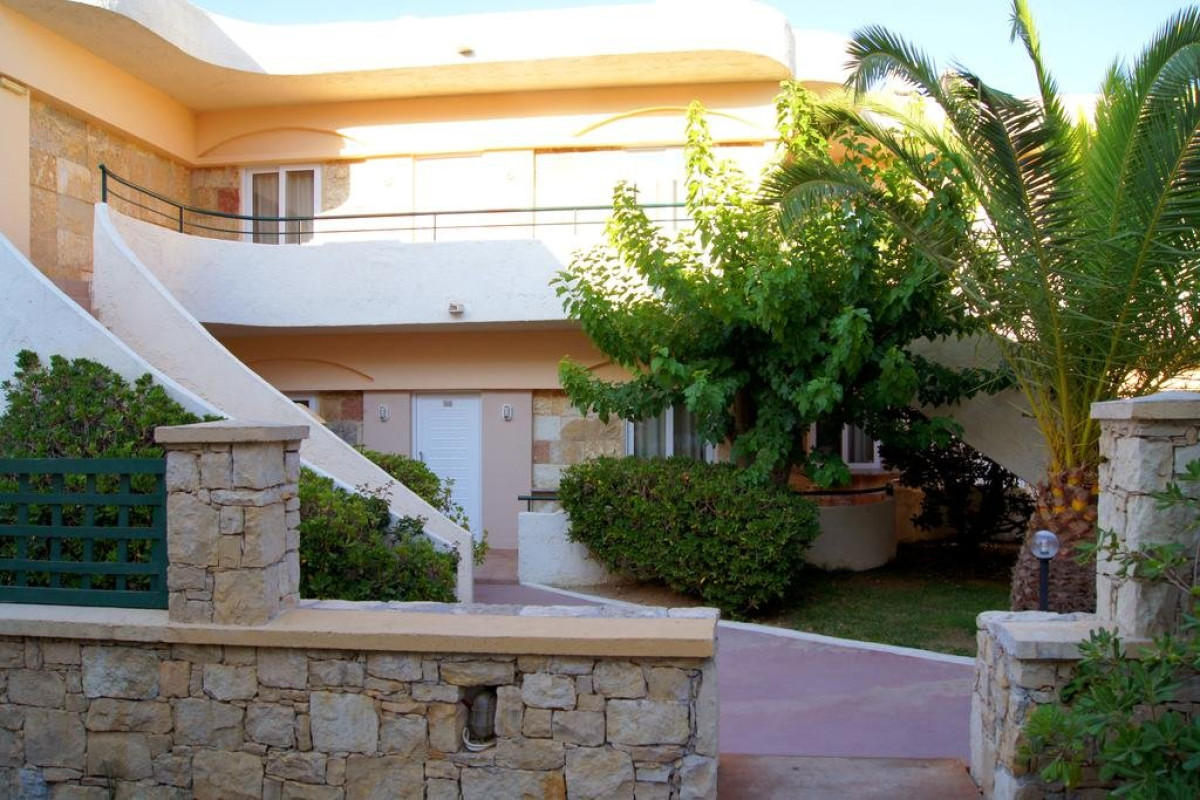Sea Front Hotel (K)