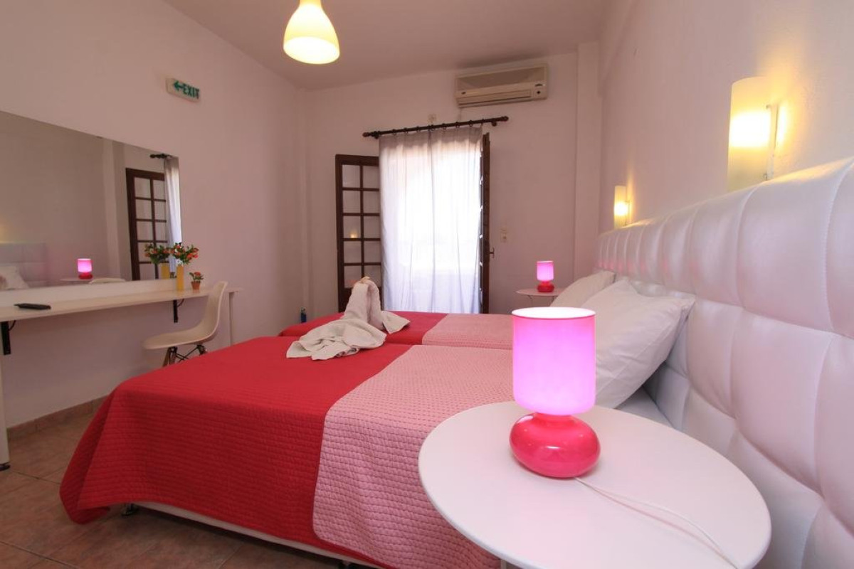 Iliada (Perivolos - Santorini)