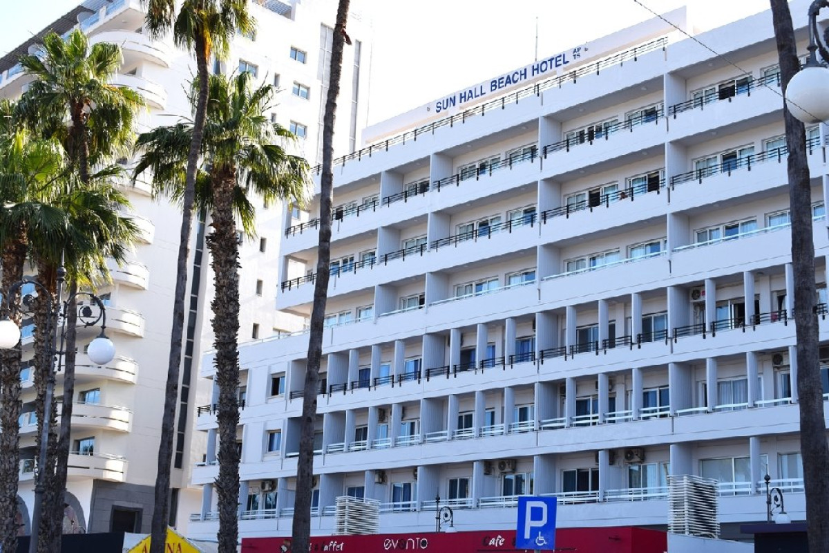 SUN HALL BEACH HOTEL APARTMENTS (Larnaca City)