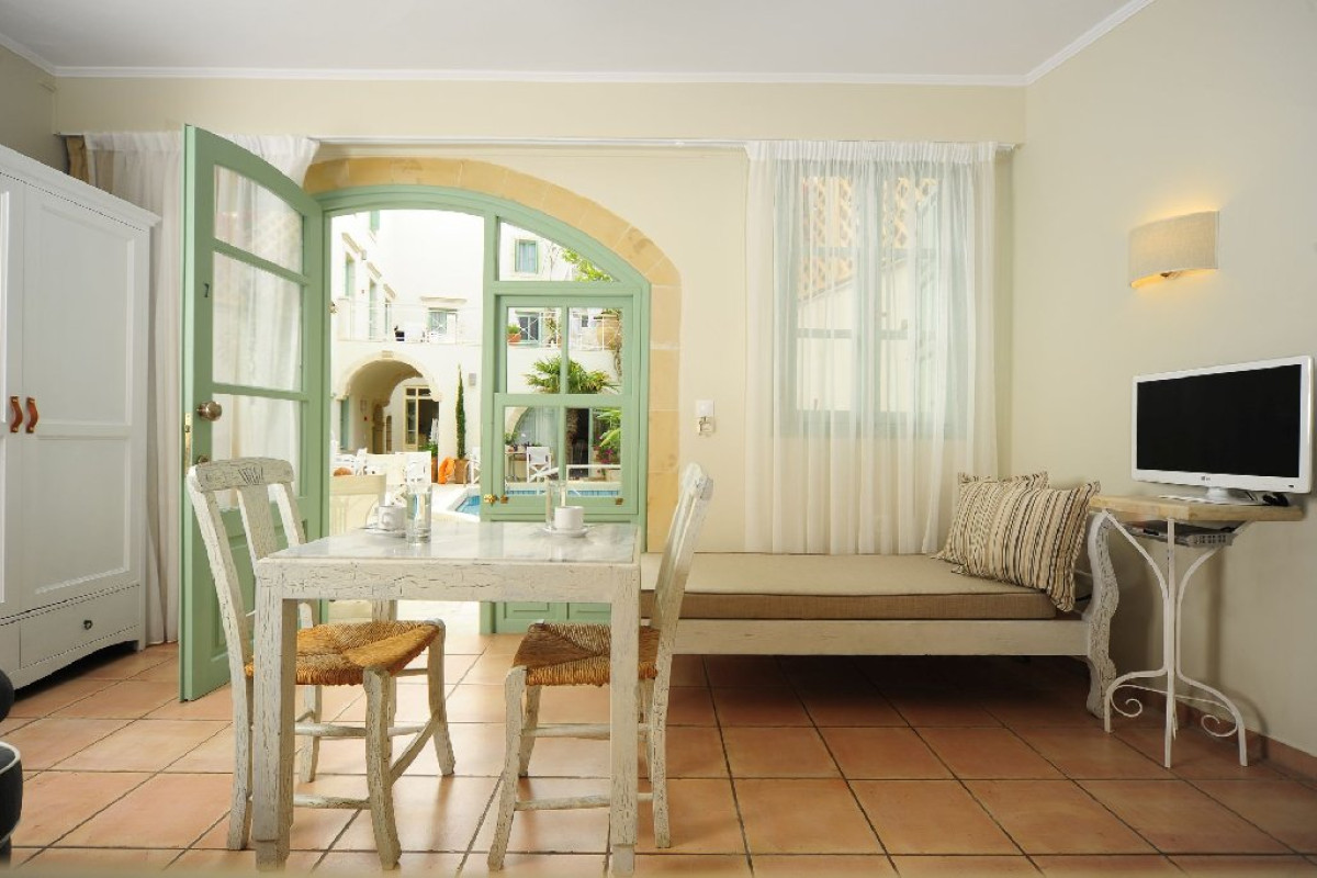 Mythos Suites (K)