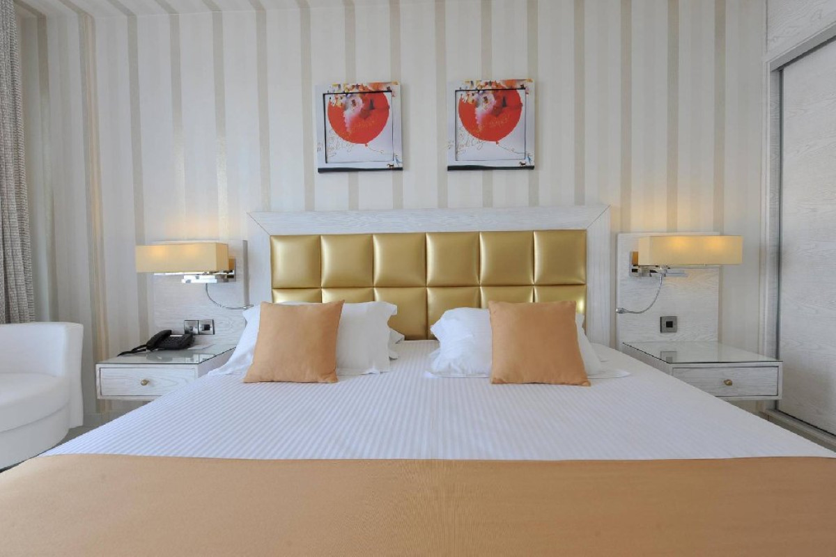 ST GEORGE HOTEL