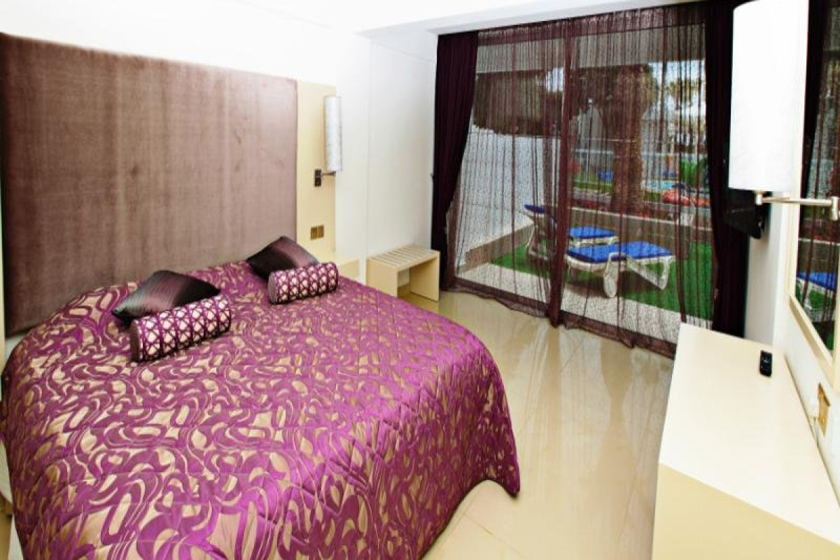 THE DOME BEACH HOTEL