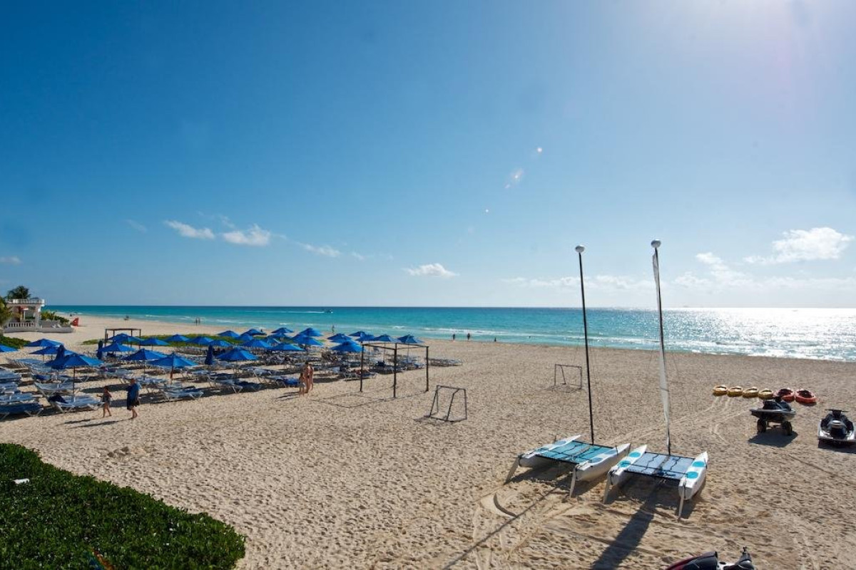 The Reef Playacar