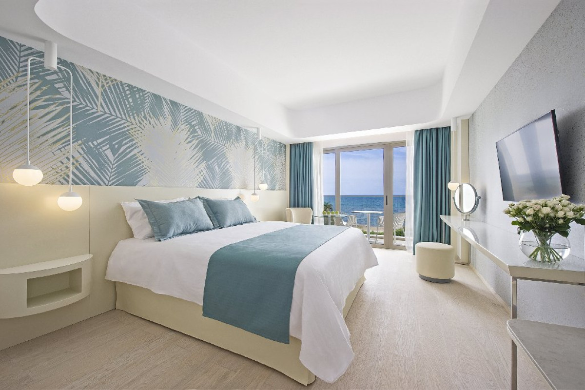 THE IVI MARE/ ADULTS ONLY