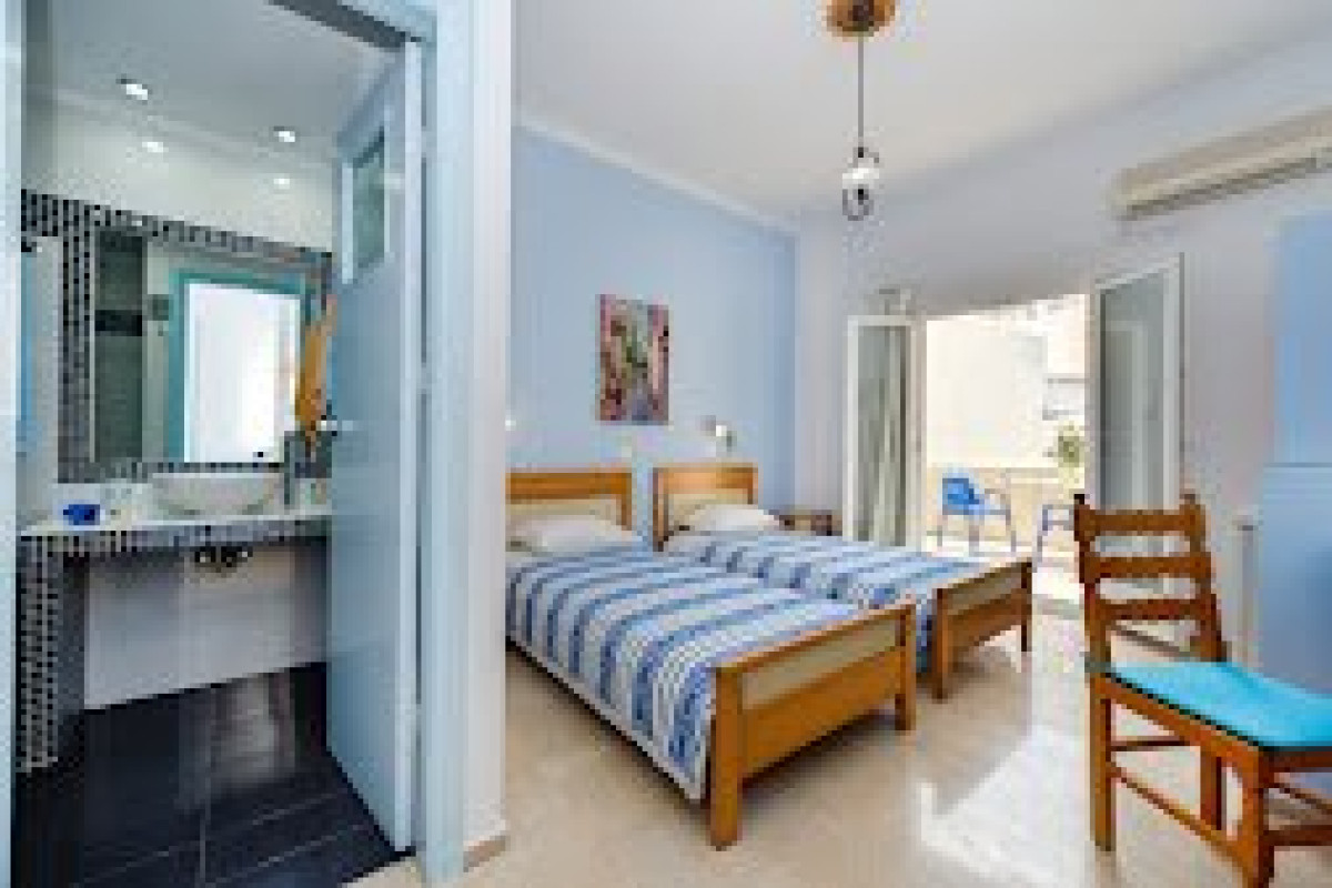 Akis Hotel (Kamari Santorini)