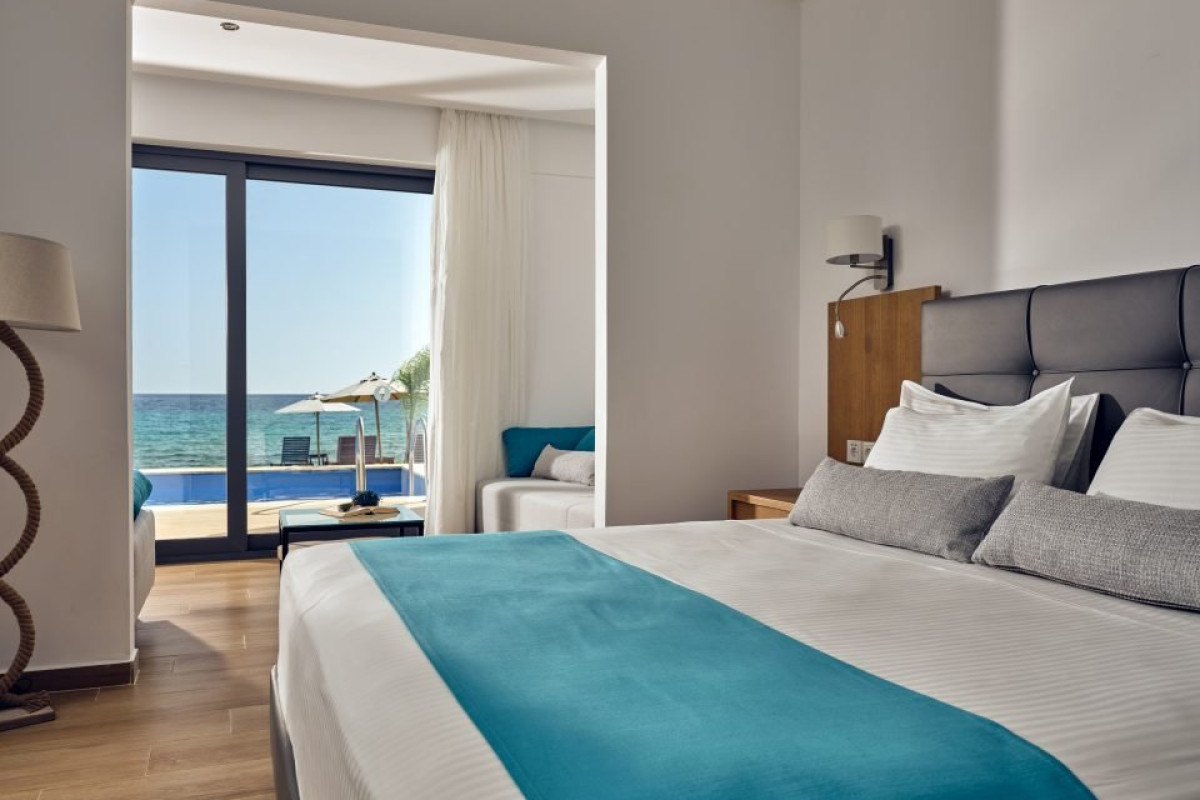 Cavo Orient Beach Hotel