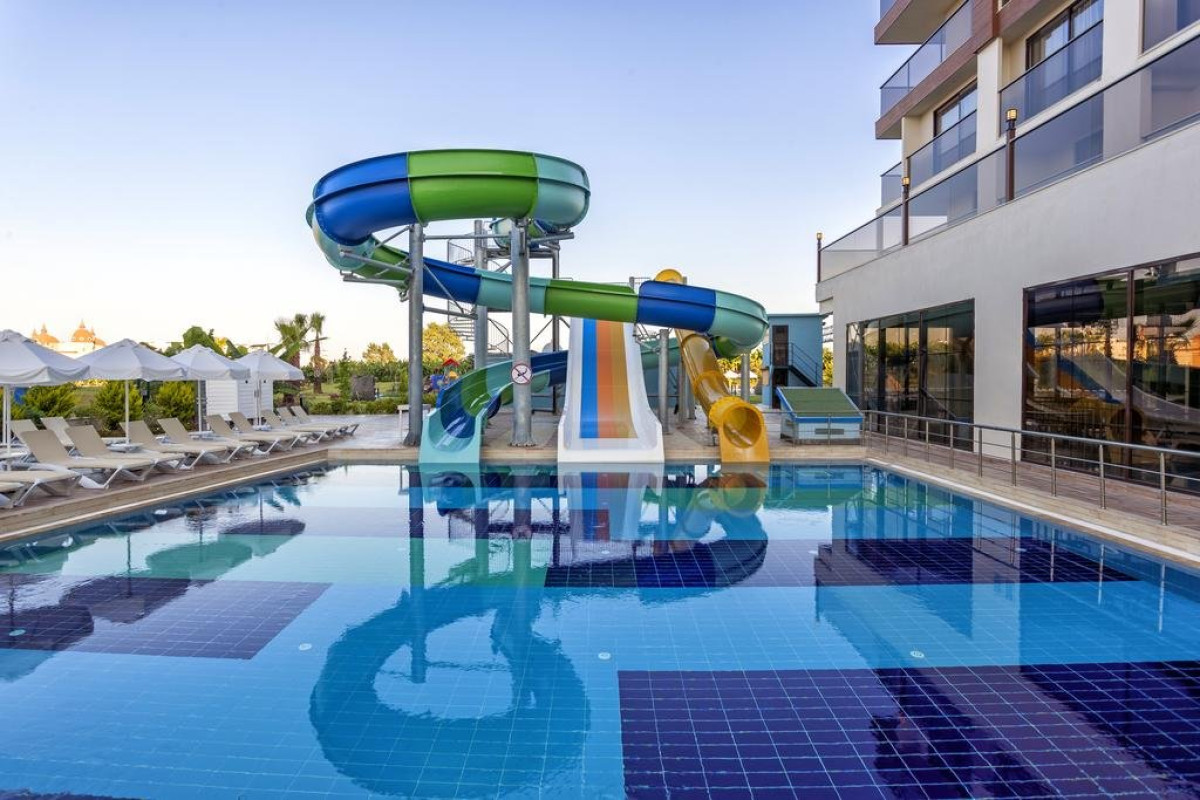 GLAMOUR RESORT AND SPA
