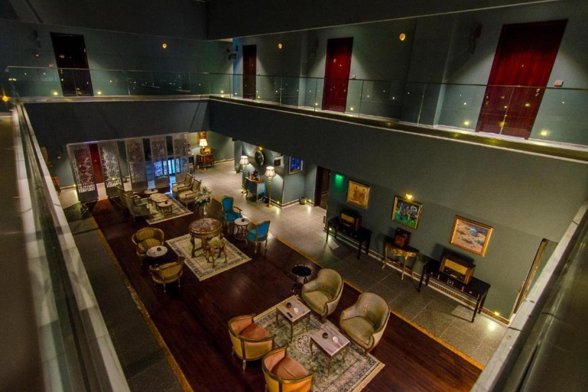 Phoenicia Boutique cm