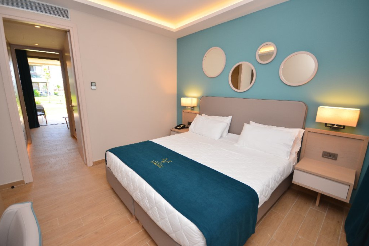 ALMYROS BEACH HOTEL (Acharavi) (C)