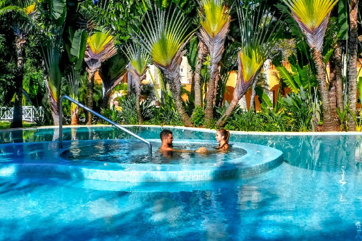 Royal Hideaway Playacar