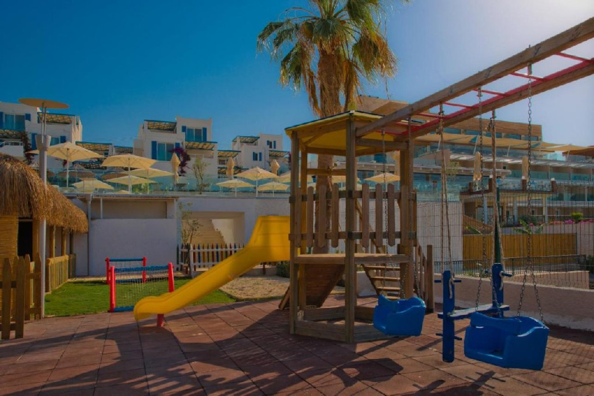BELLAZURE HOTEL