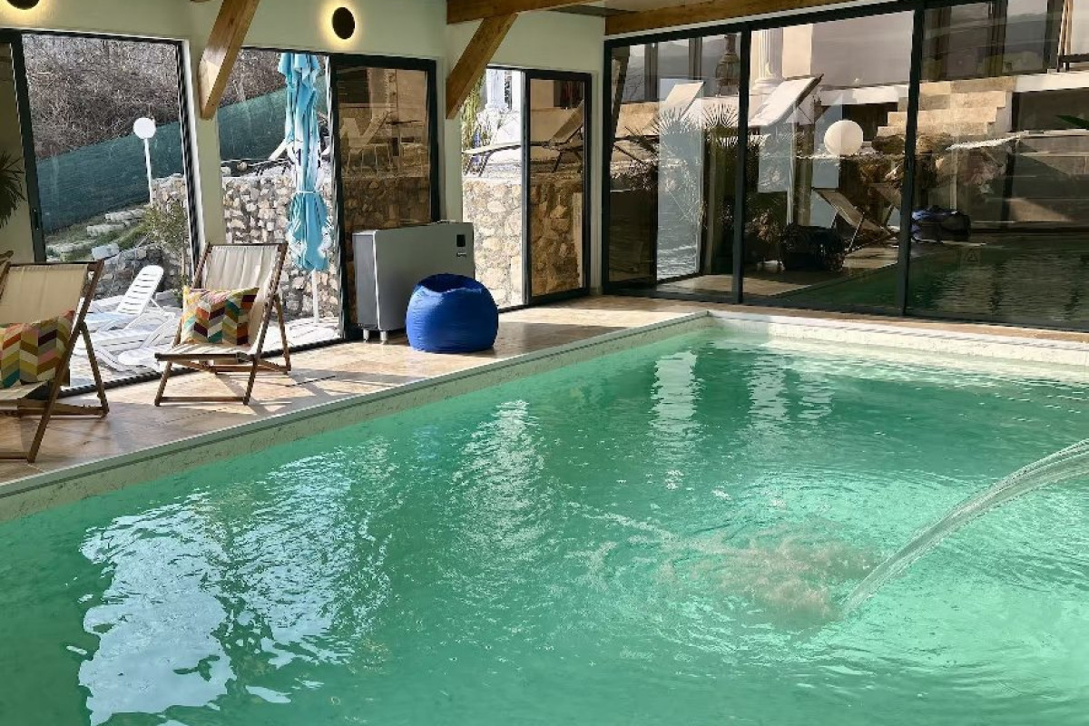 . Riviera 990 Ambasador Camere de inchiriat