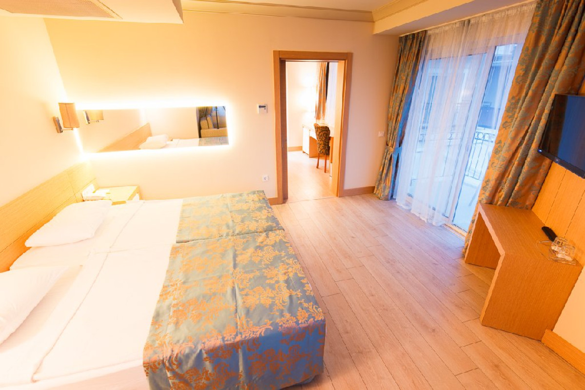 LOCEANICA BEACH RESORT