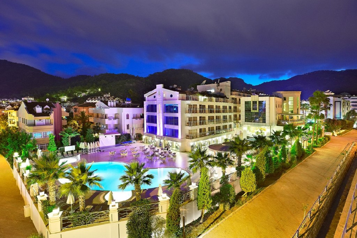 IDEAL PEARL HOTEL (Adults Only 16+)