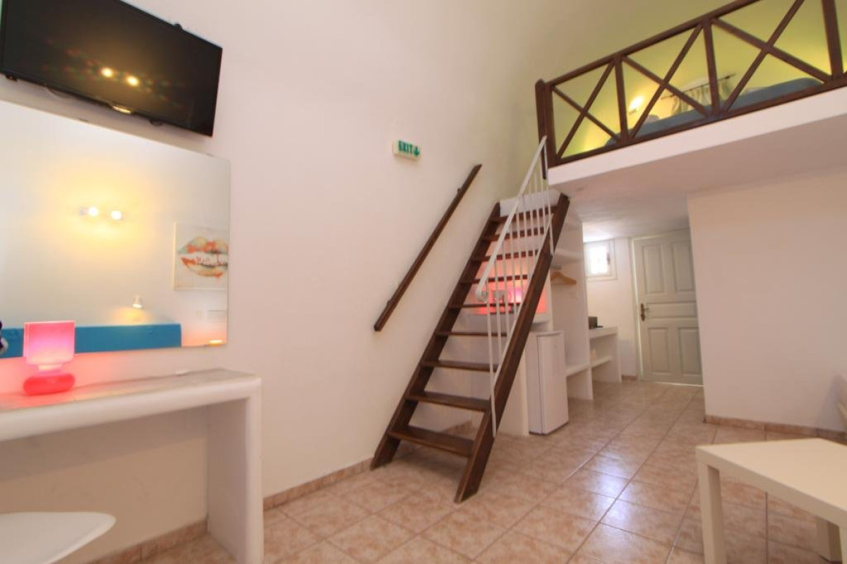 Iliada (Perivolos - Santorini)