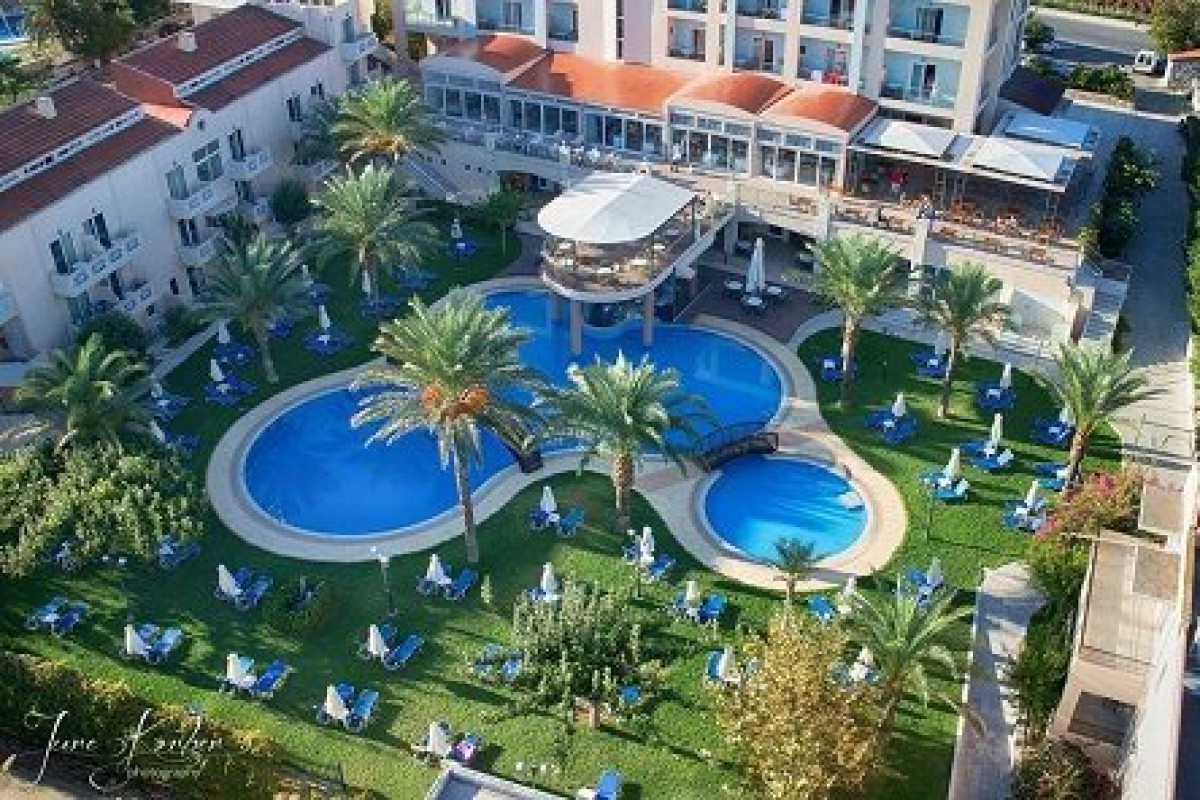 Selini Suites and Water Park (K)