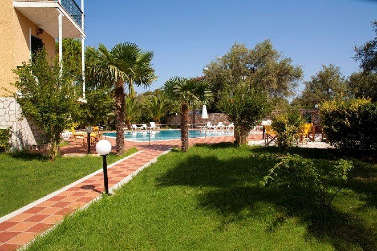 Adani Hotel (Tsoukalades)