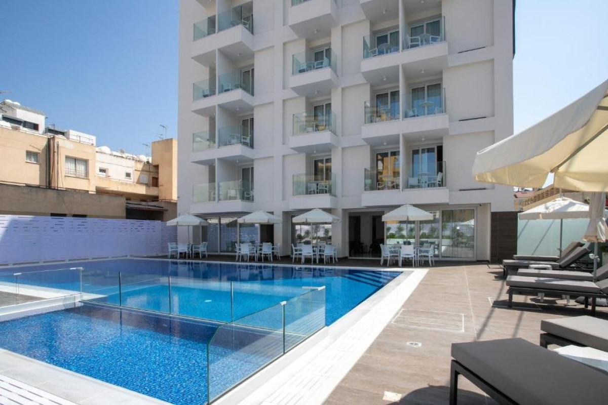 LARCO HOTEL BY BEST WESTERN PLUS