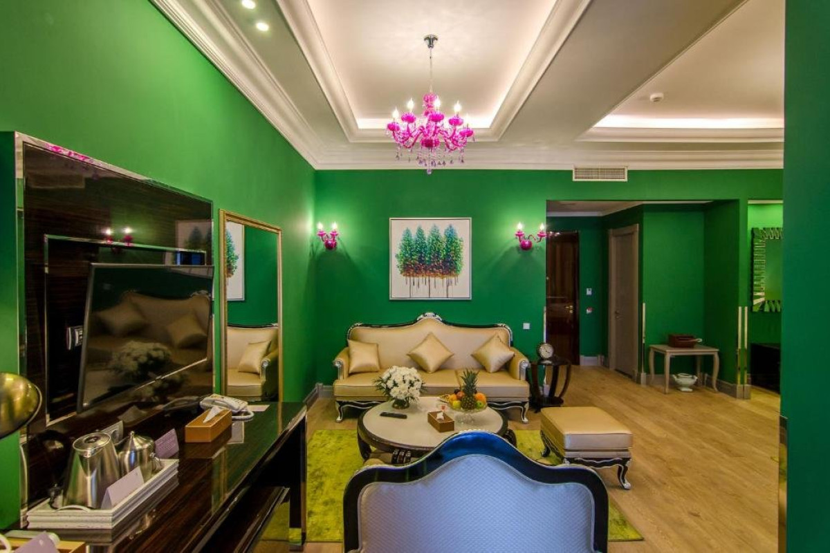 Phoenicia Boutique cm