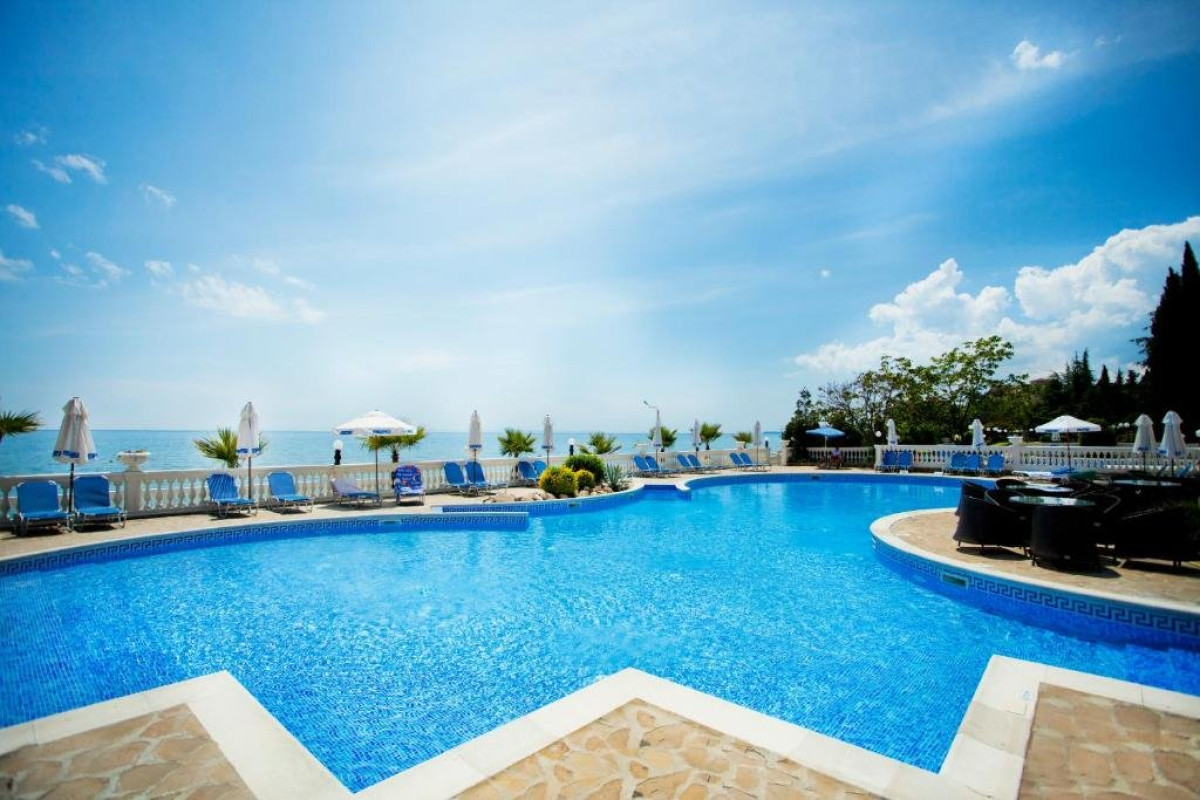ROYAL BAY