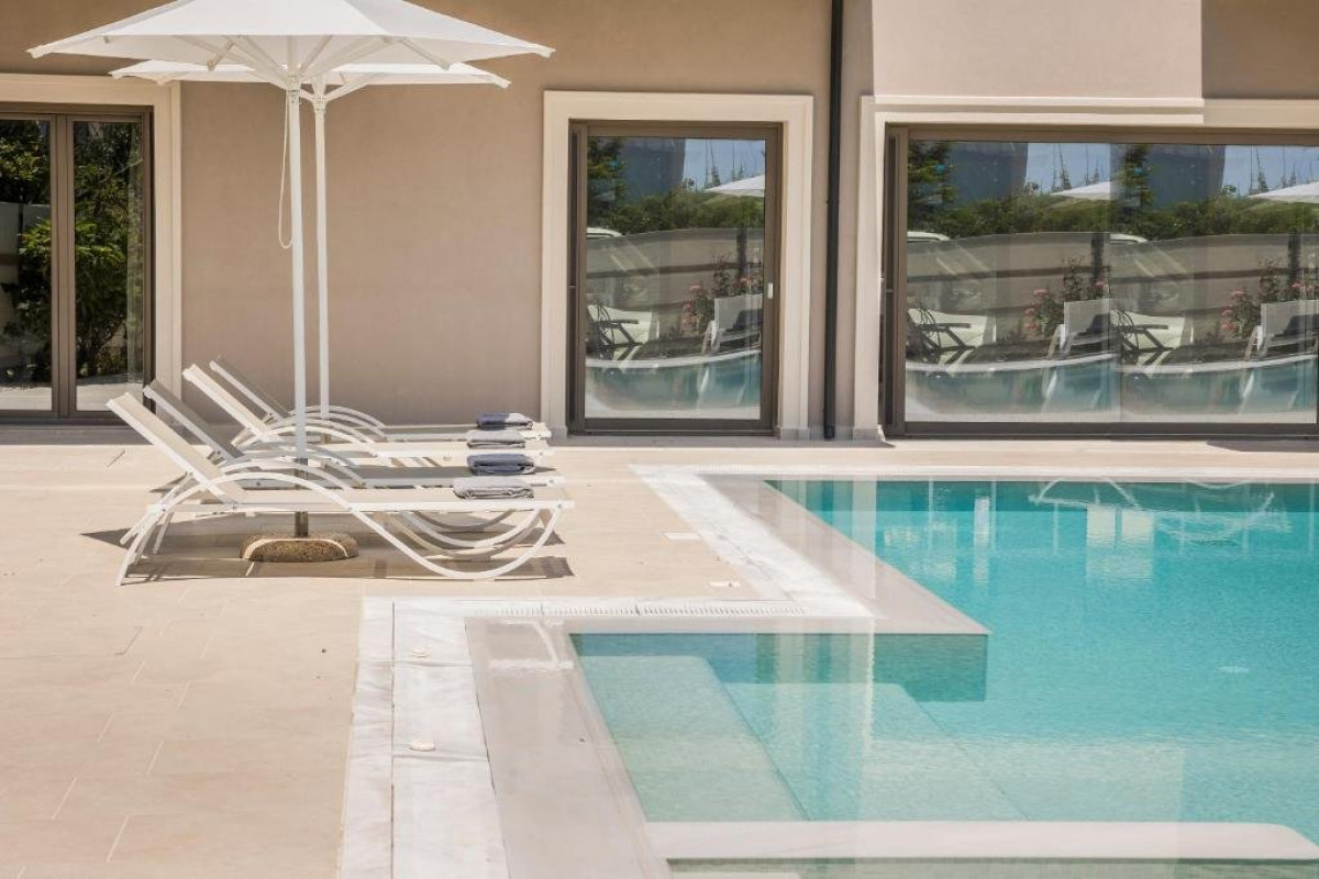 Notos Luxury Studios Apartments