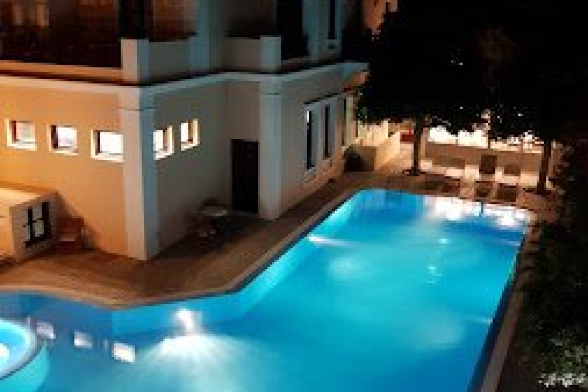 Veggera Hotel (Perissa Santorini)