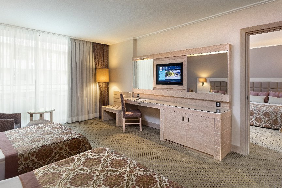 MIRACLE RESORT
