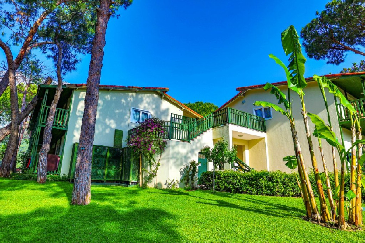 CRYSTAL FLORA BEACH RESORT