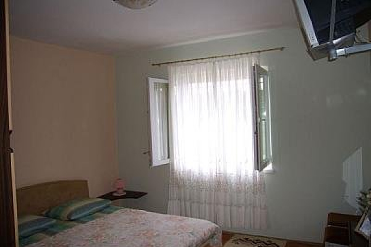 PETAR private house (Trogir)
