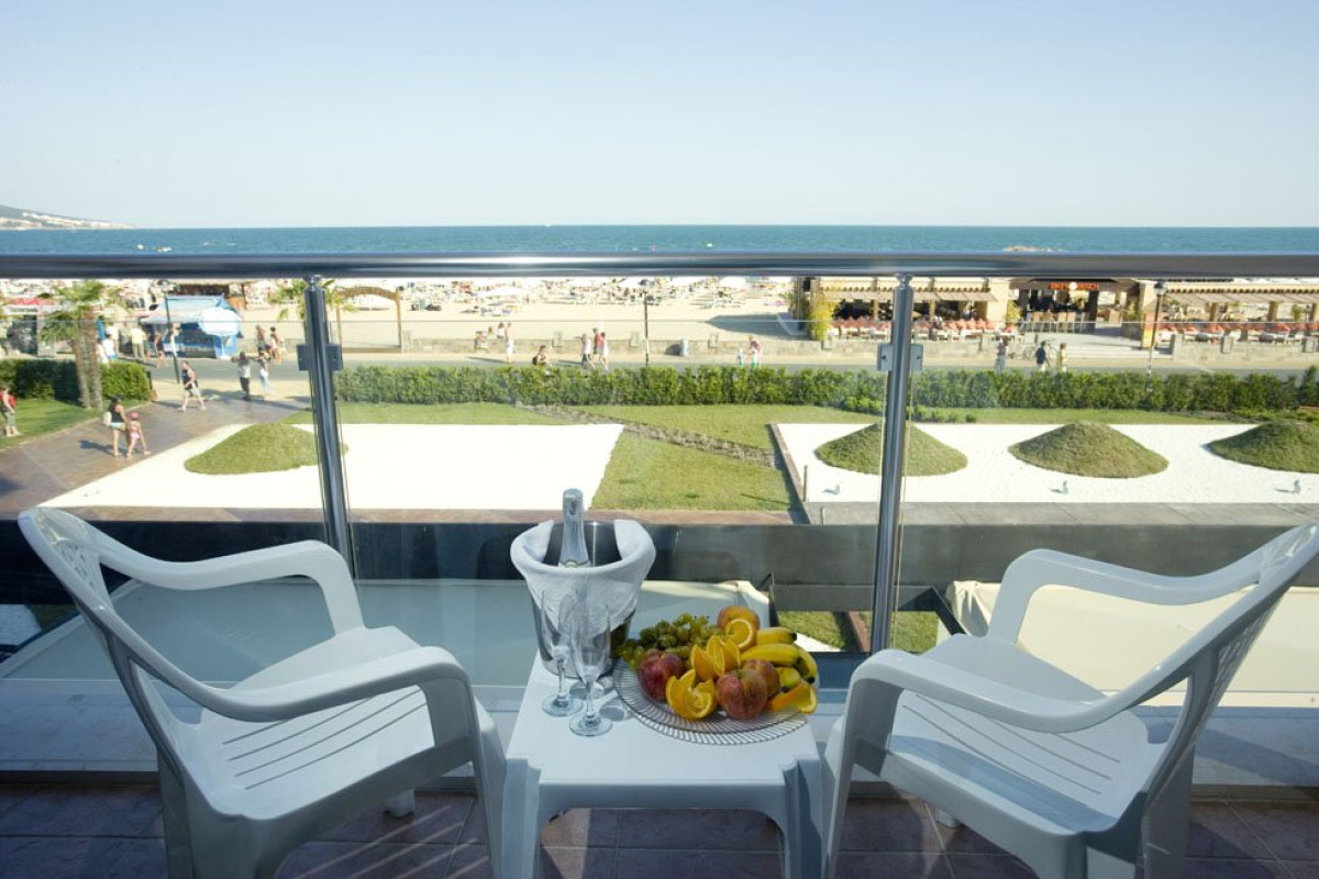 DIT EVRIKA BEACH CLUB
