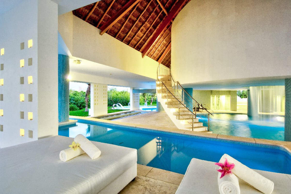 Bluebay Grand Esmeralda