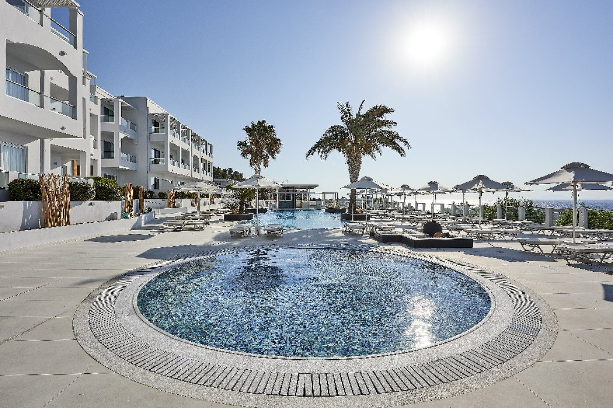 Dimitra Beach Hotel and Suites (Agios Fokas)