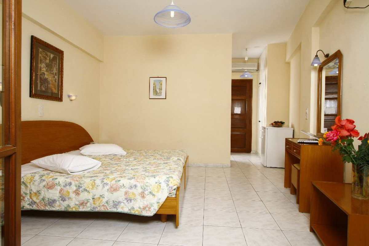 BINTZAN INN HOTEL (Perama) (C)