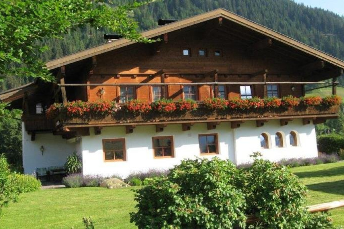 LANDHAUS SALZBURG (DIENTEN)