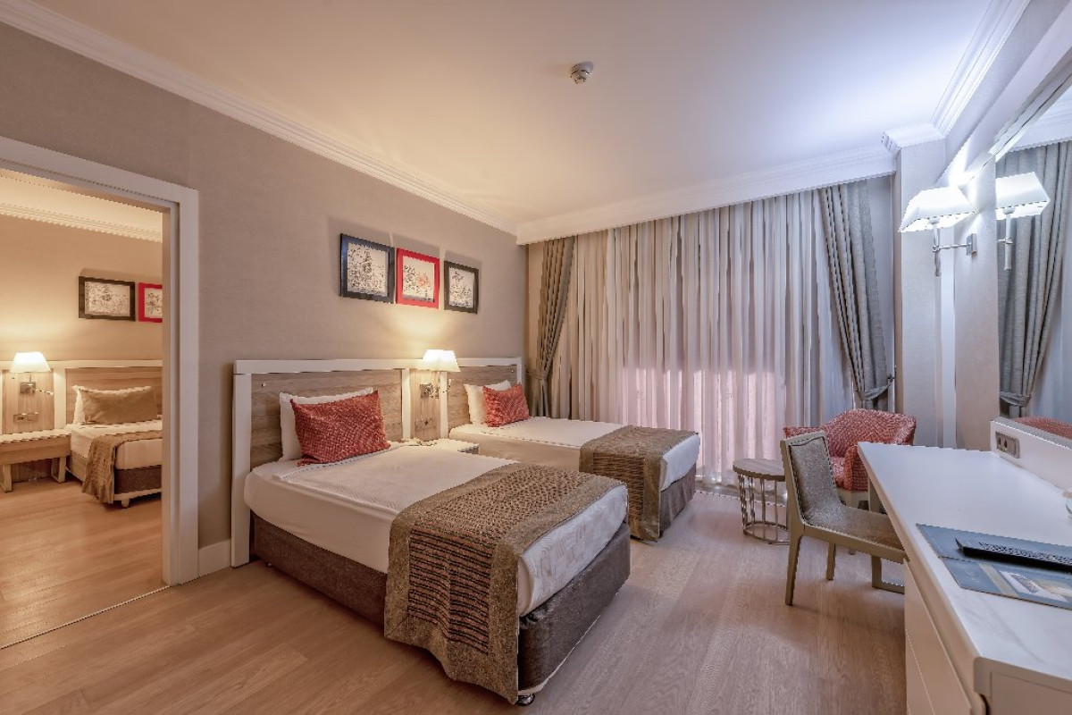PORT RIVER HOTEL