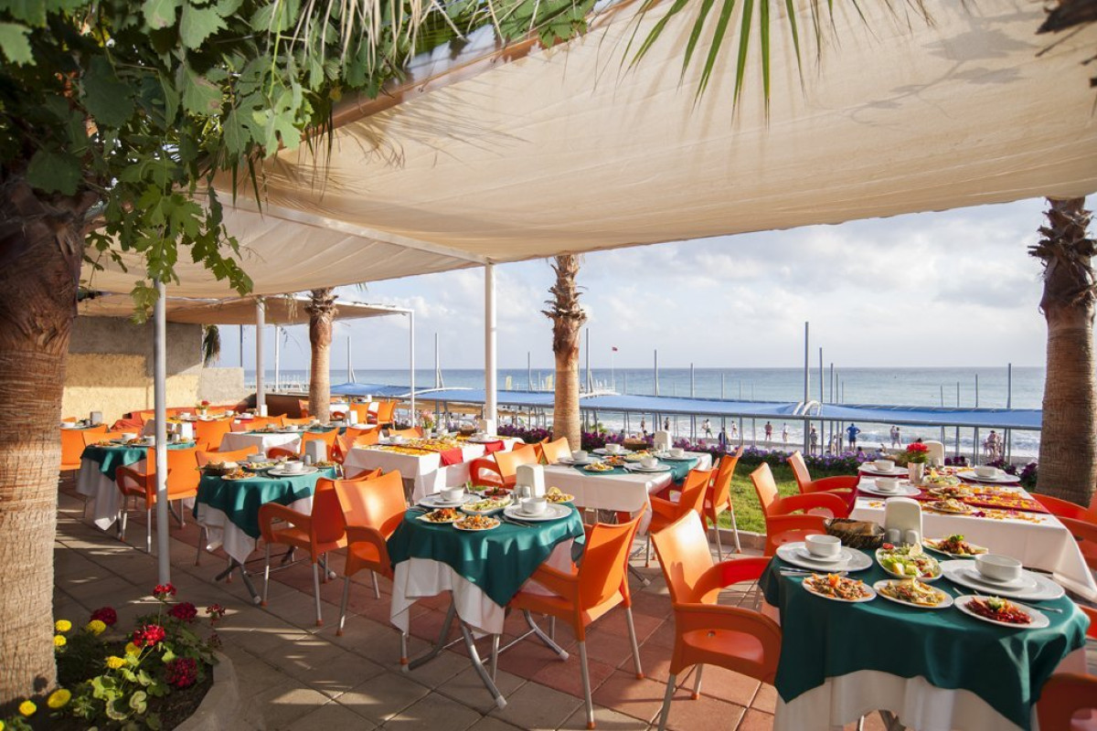 CONCORDIA CELES HOTEL
