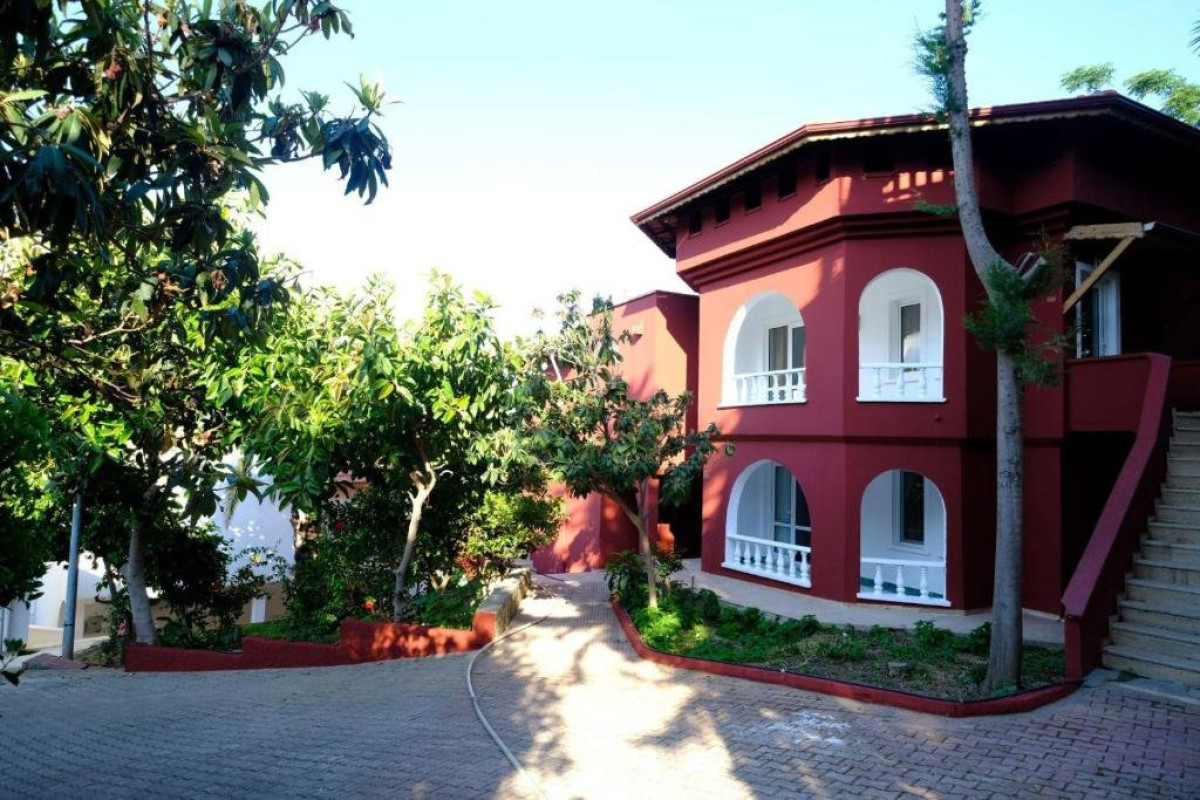 SENZA GARDEN HOLIDAY CLUB