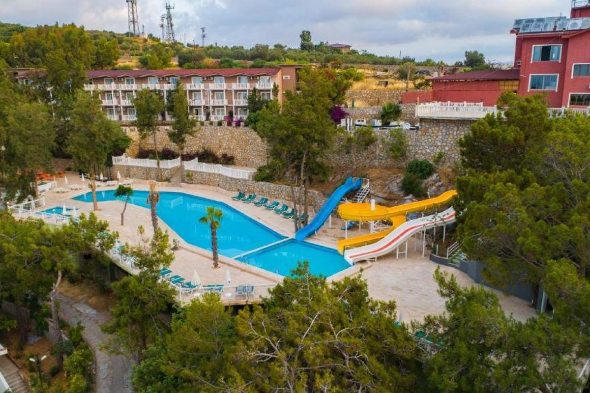 SENZA GARDEN HOLIDAY CLUB