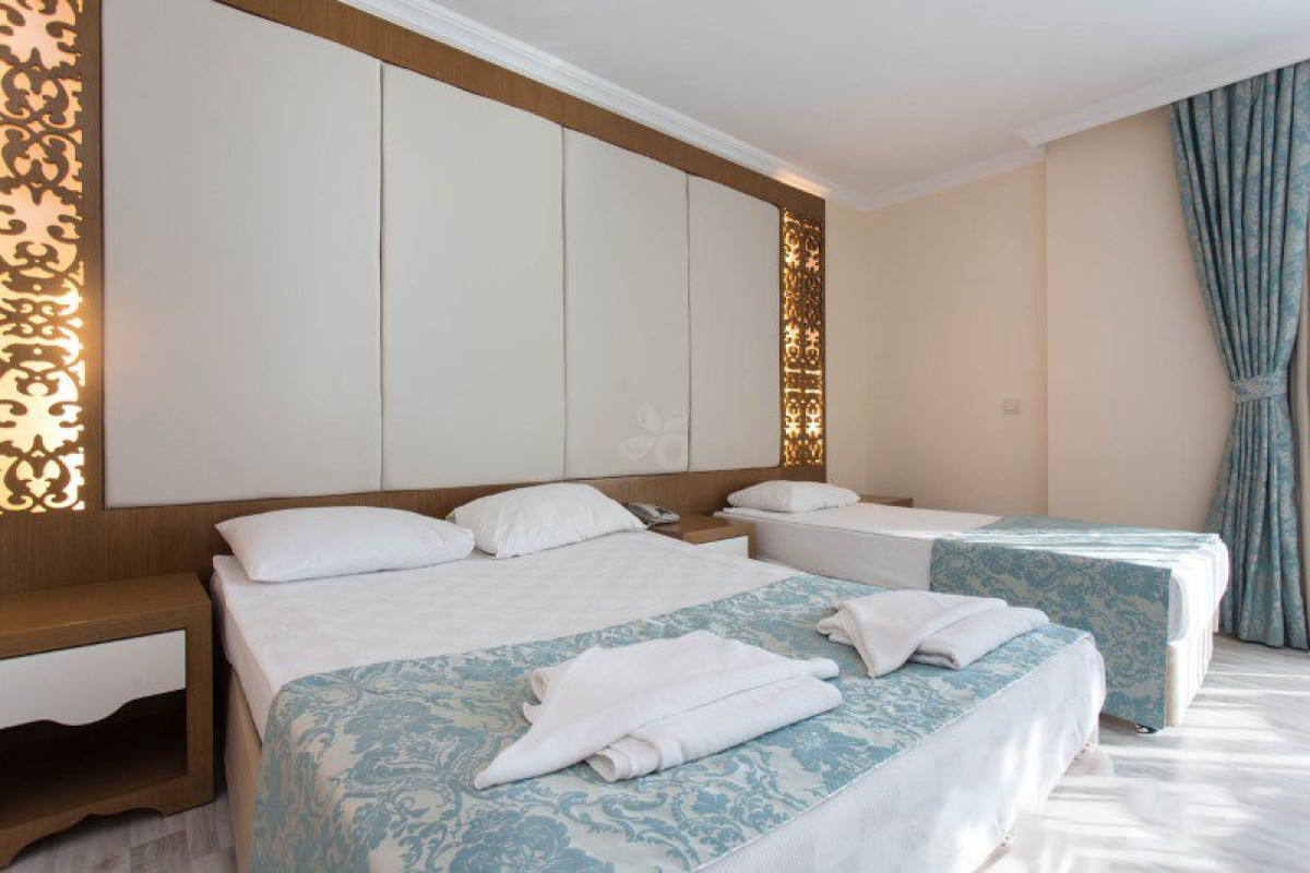 CONCORDIA CELES HOTEL