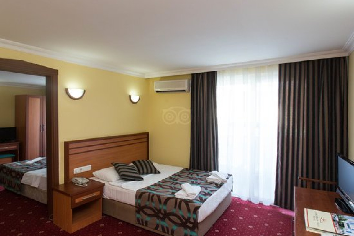 CONCORDIA CELES HOTEL
